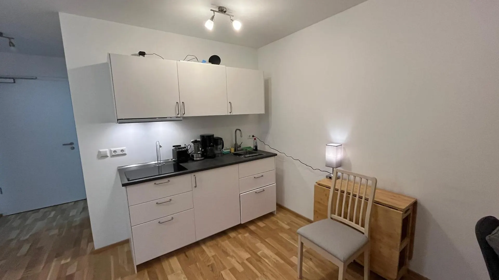 New Business Apartment Nr.15 드레스덴 0*,